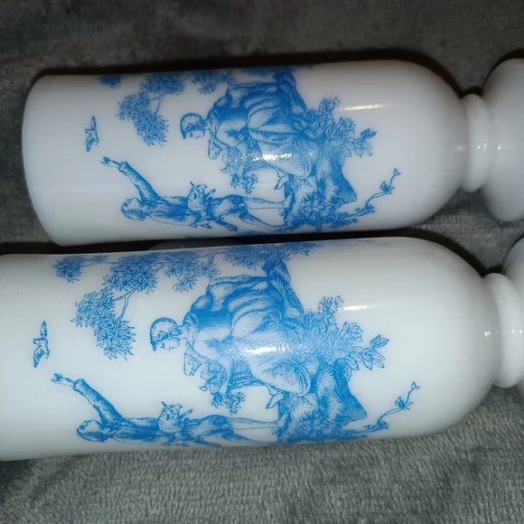 Elegant White and Blue Ceramic Vases - Picture 3 of 4